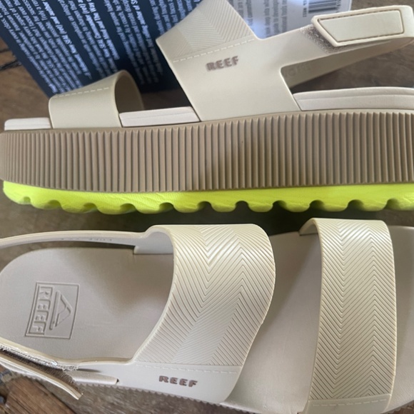 Reef sandals - Picture 4 of 5